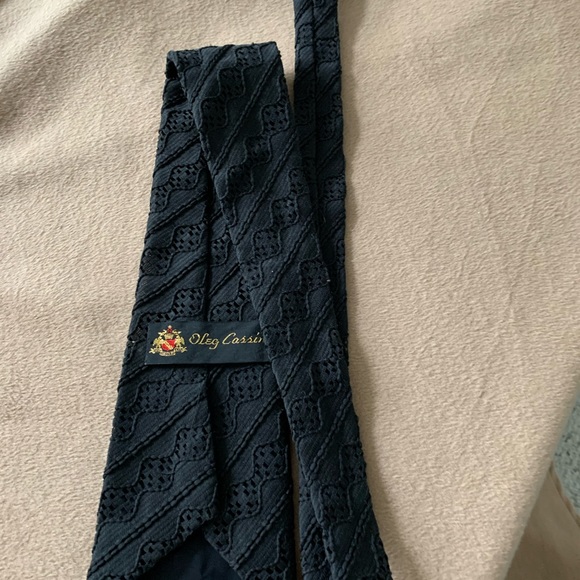 Vintage Oleg Cassini Tie - Picture 5 of 5